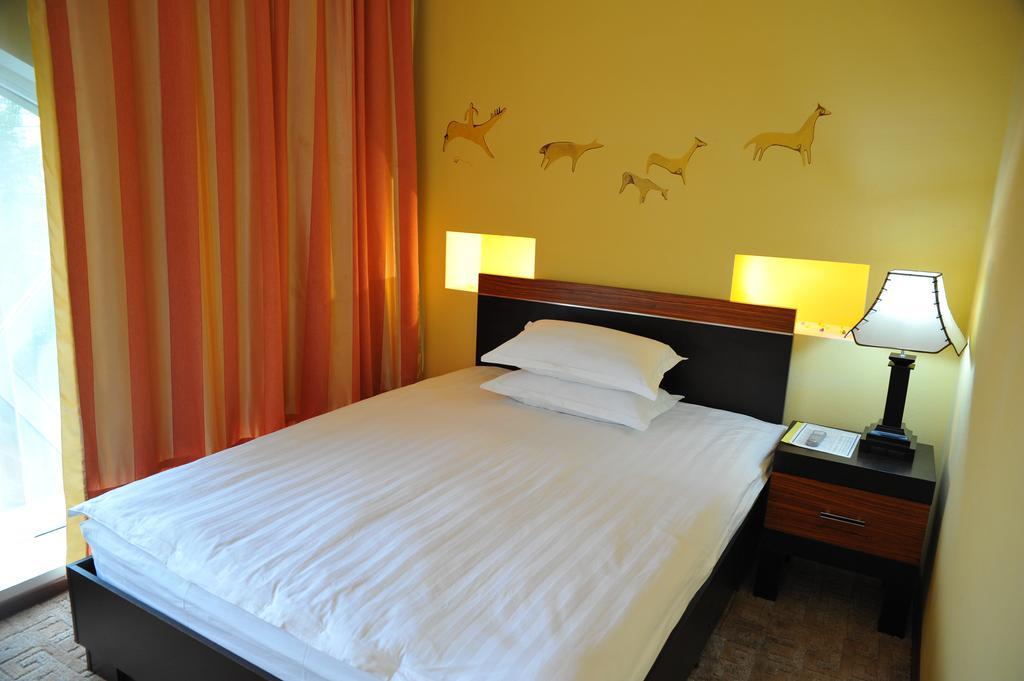 Artastana Hotel Стая снимка